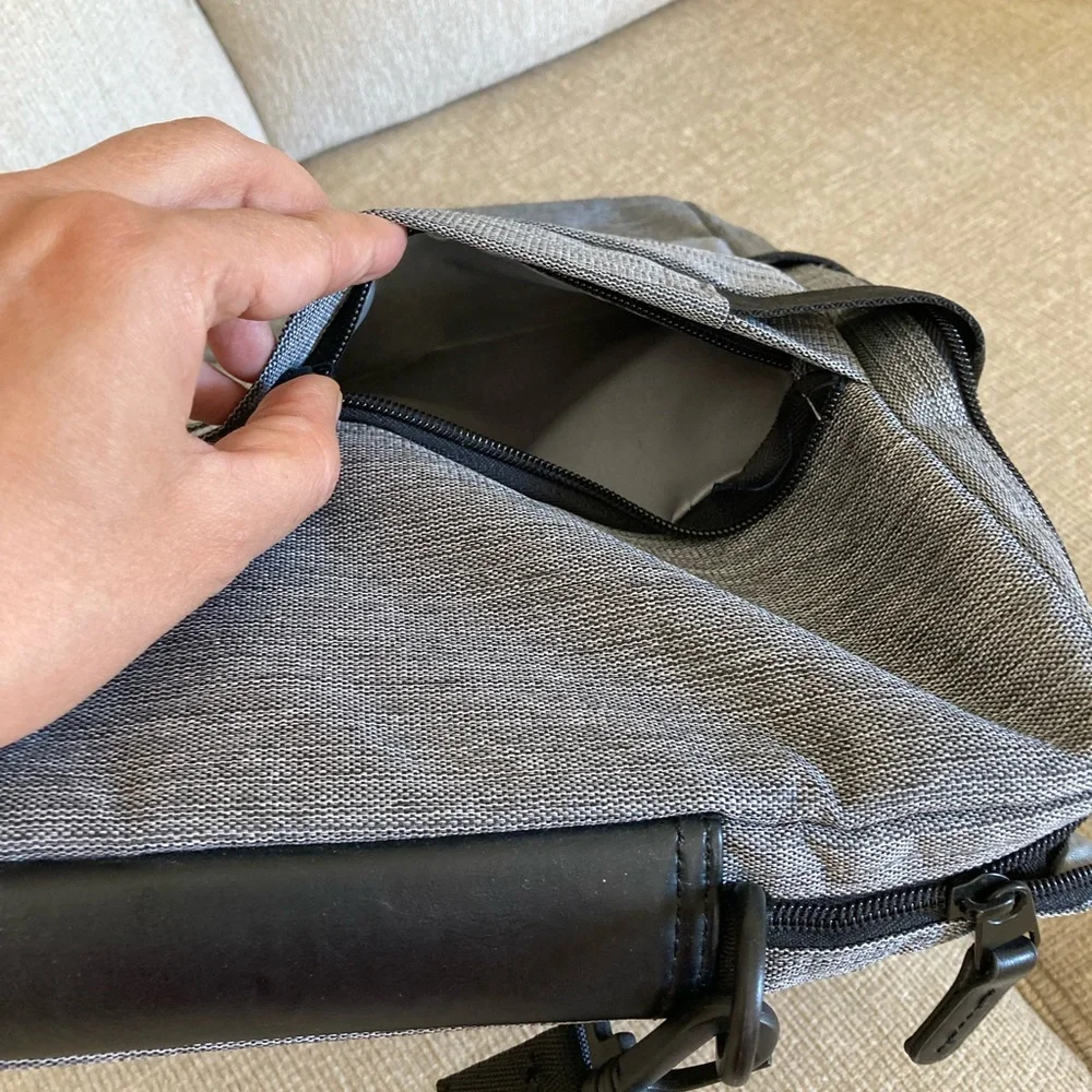 NWOT Targus sleek laptop case -grey color